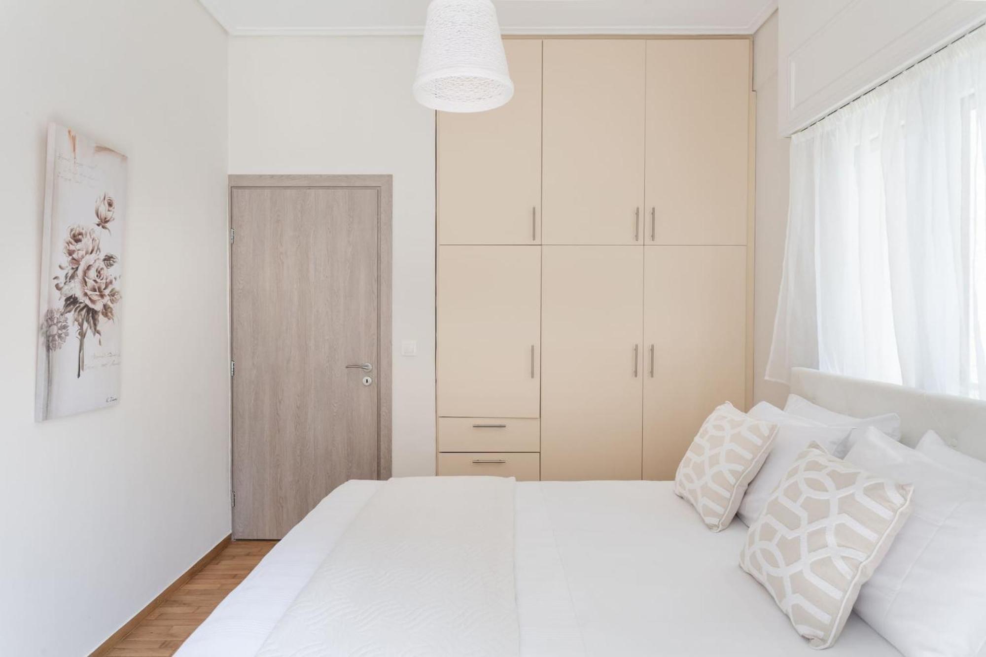Explore History From A Chic Central Apartment Athene Buitenkant foto