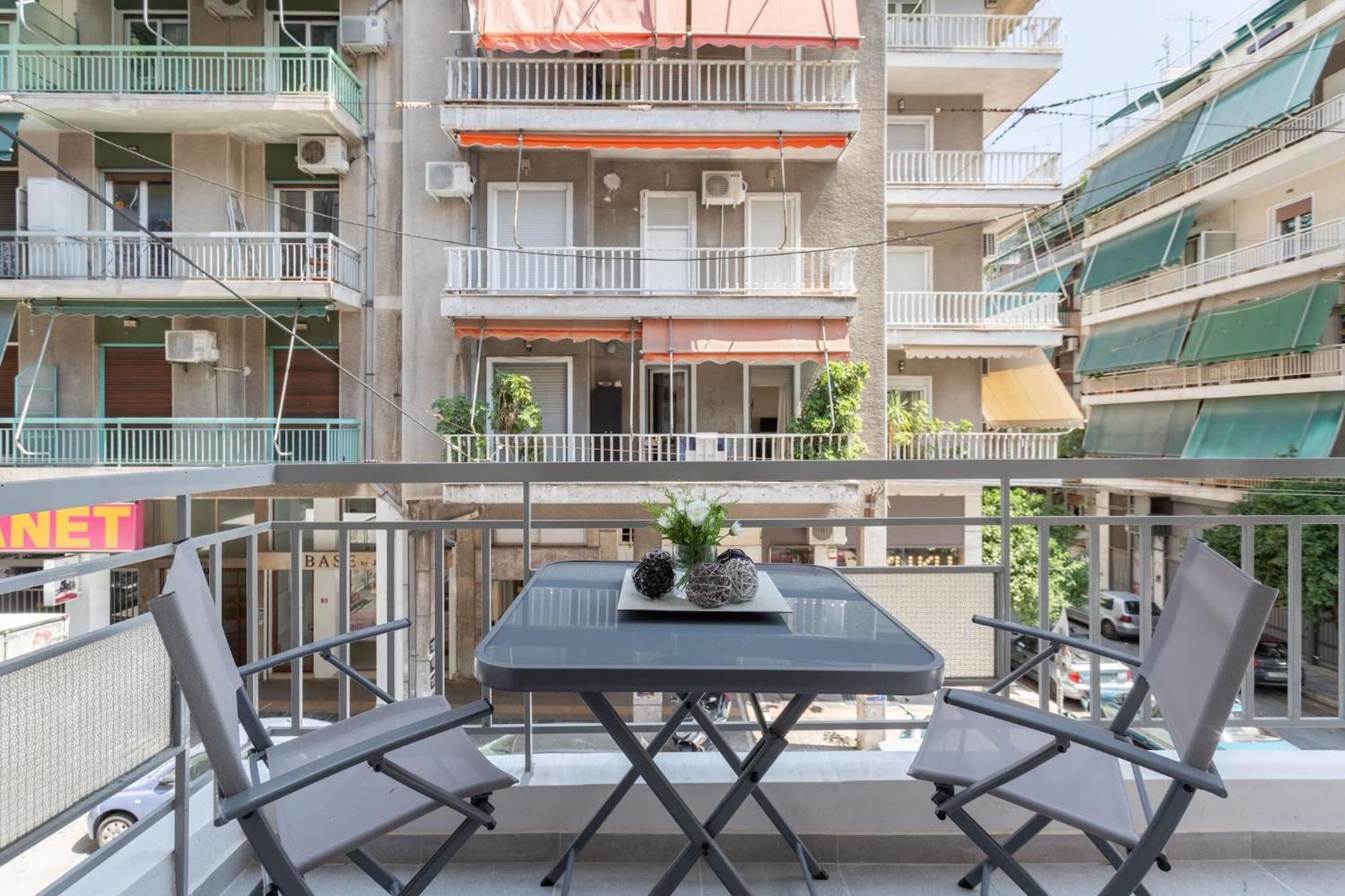 Explore History From A Chic Central Apartment Athene Buitenkant foto